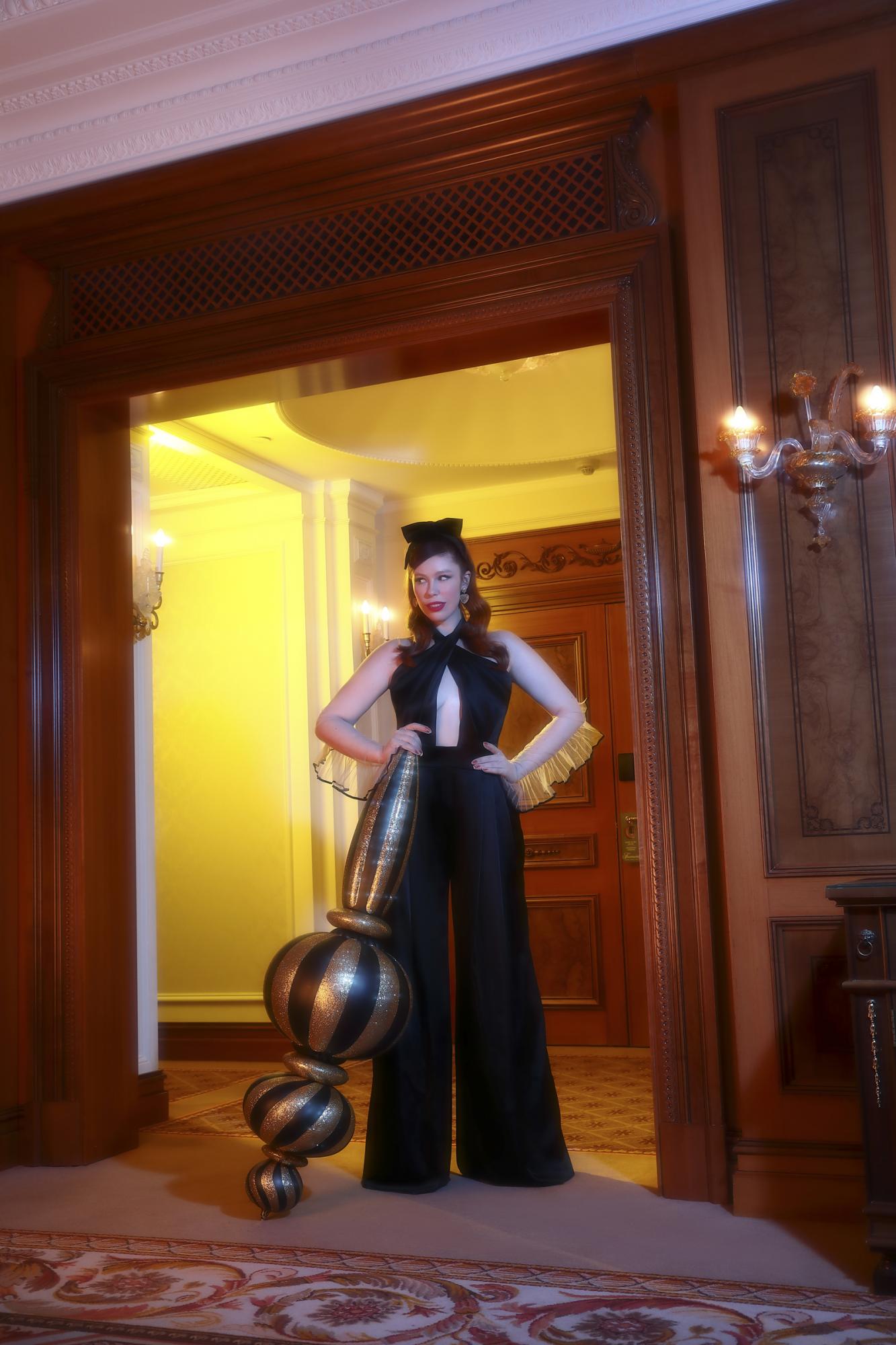 Банты, воланы и розовый: Андре Тан и Соня Плакидюк показали, как нарядиться на Новый год (фото)